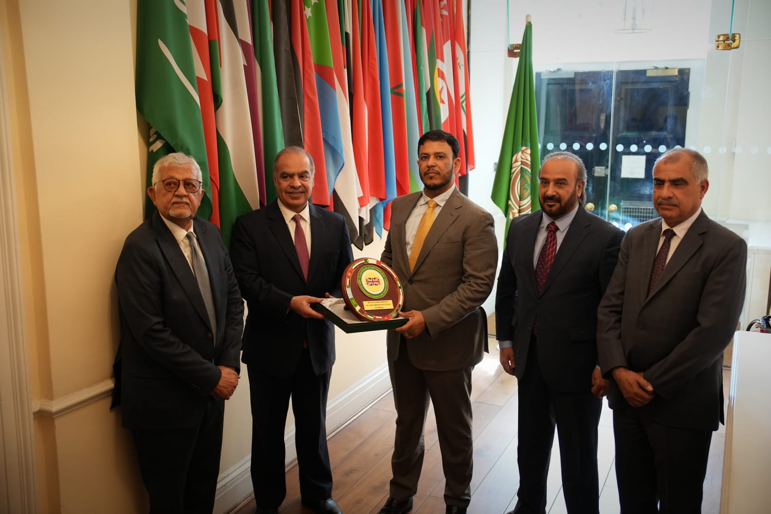 الدكتور عبدالله العليمي يبحث مع السفراء العرب في لندن تطورات الأوضاع في اليمن وتعزيز التنسيق الدبلوماسي - الدكتور عبدالله العليمي يبحث مع السفراء العرب في لندن تطورات الأوضاع في اليمن وتعزيز التنسيق الدبلوماسي -